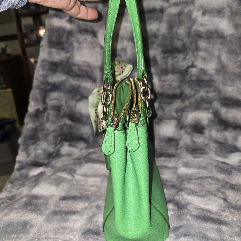 Coach Vibrant Emerald Green Satchel Christmas Rhinestone Heart. 11"x 7.25"x 4" - Picture 7 of 16